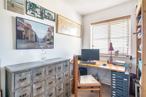 15 Kingdon Avenue, South Molton, EX36 4GJ