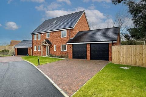 5 bedroom detached house for sale, Lodge Close, Off Vicarage Lane, Long Bennington