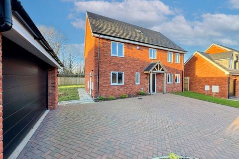 5 bedroom detached house for sale, Lodge Close, Off Vicarage Lane, Long Bennington