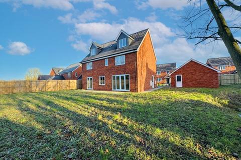 5 bedroom detached house for sale, Lodge Close, Off Vicarage Lane, Long Bennington