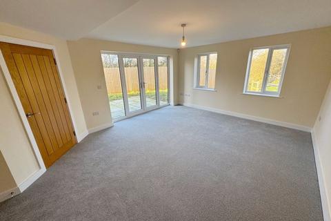 4 bedroom detached house for sale, Lodge Close, Off Vicarage Lane, Long Bennington