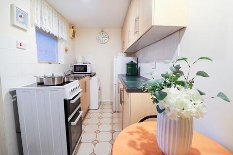 2 bedroom apartment for sale, Oakdene Road, Basildon