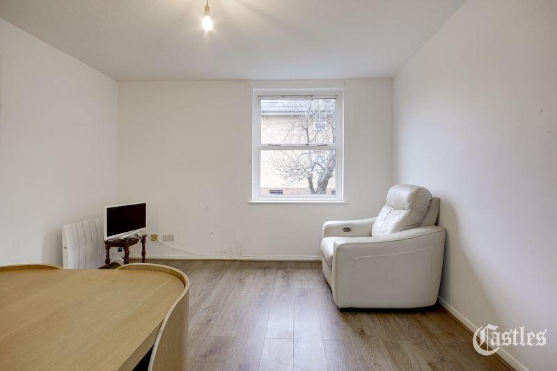 Millstream Close, Palmers Green, N13 1 bed apartment for sale £175,000