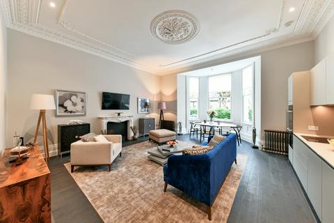 2 bedroom flat for sale, Redcliffe Square, Chelsea, London