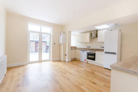 4 bedroom terraced house to rent, Bosworth Road, N11, Bounds Green, London, N11