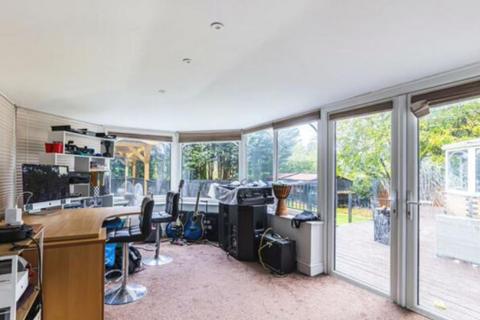 9 Fernhills, Hunton Bridge, Kings Langley, WD4 8PT