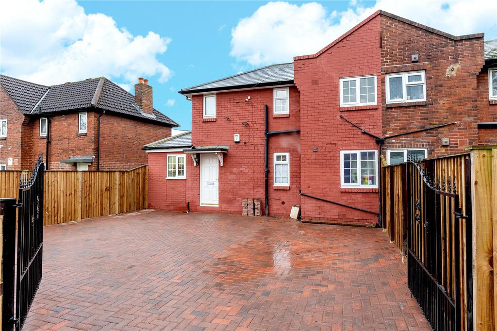 Scott Hall Avenue, Leeds 3 bed semi-detached house for sale - £235,000