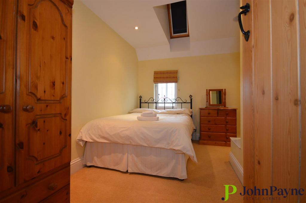 Bedroom Two (Middle)
