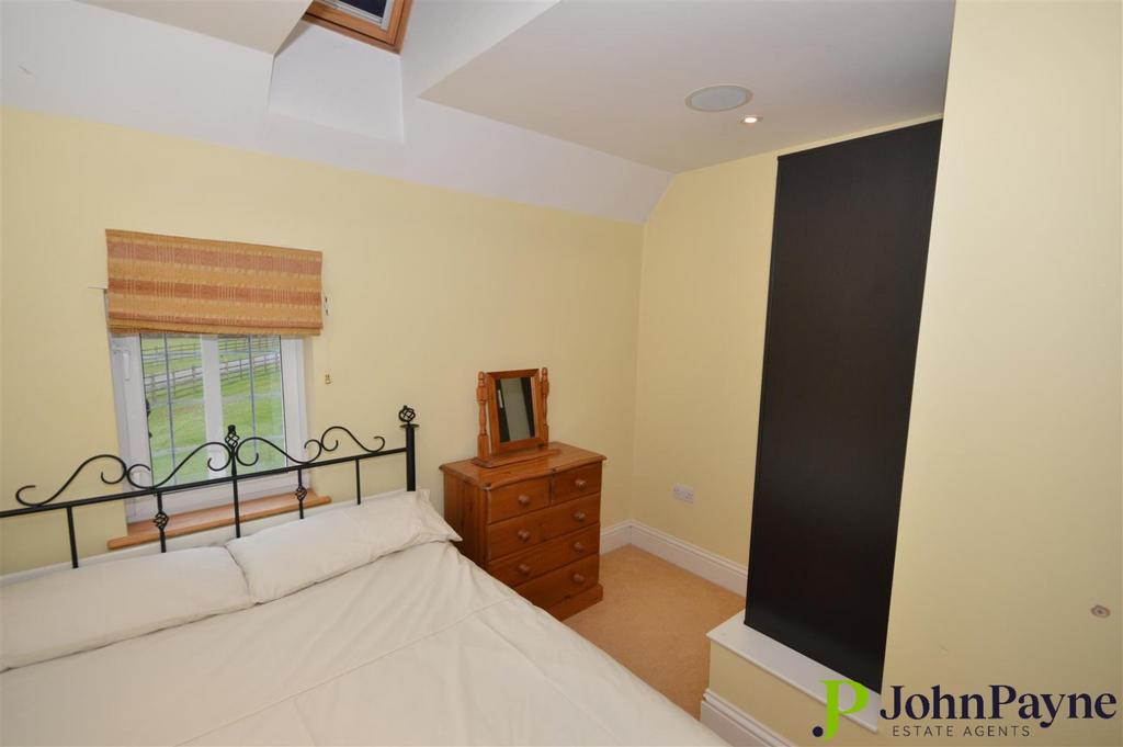 Bedroom Two (Middle)
