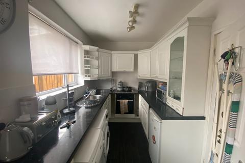 2 bedroom terraced house to rent, Bridgeway, Barking