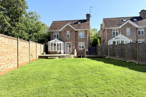 6 bedroom detached house to rent, Sandalwood Close, Arkley, Hertfordshire, EN5