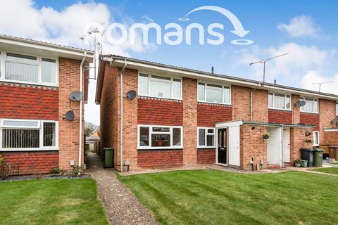 2 bedroom maisonette to rent, Ellison Way, Tongham