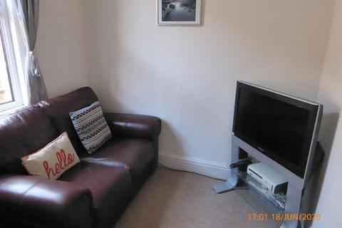 4 bedroom terraced house to rent, Manners Road, Southsea