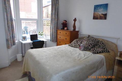 4 bedroom terraced house to rent, Manners Road, Southsea