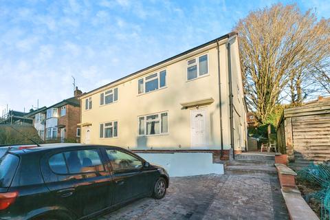 4 bedroom apartment to rent, Micklefield Road