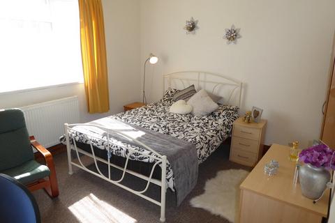 4 bedroom terraced house to rent, Francis Avenue, Southsea