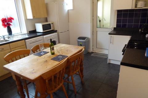 4 bedroom terraced house to rent, Francis Avenue, Southsea