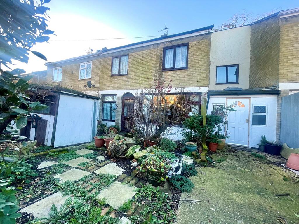 Selby Court, Huntingdon, PE29 3 bed terraced house for sale £200,000