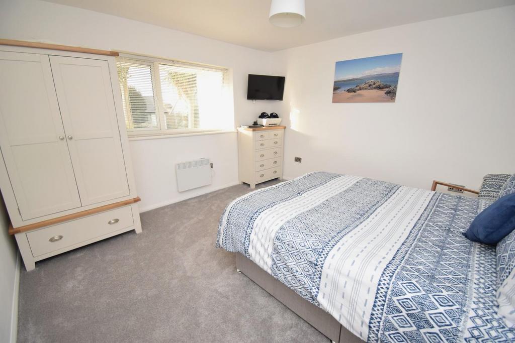 Bedroom 1.JPG