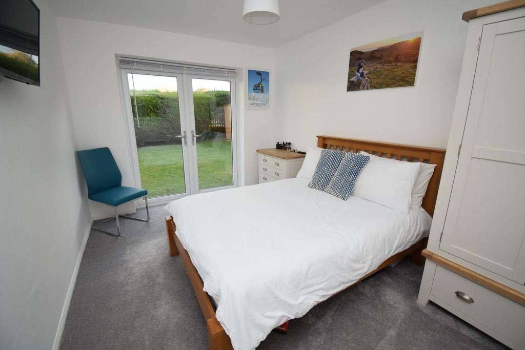 Bedroom 2.JPG