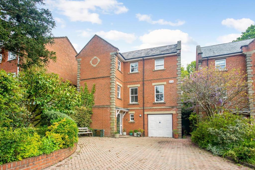 Glenside Gardens, Salisbury 4 bed detached house for sale £700,000