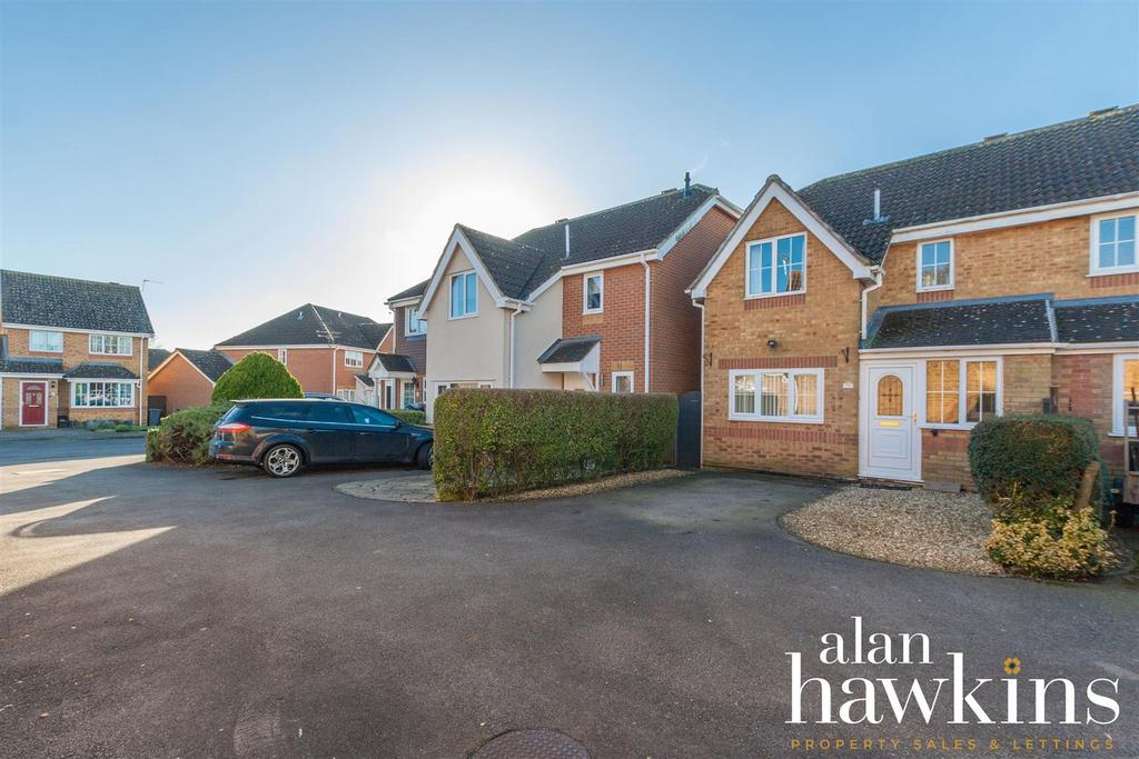 Victoria Drive, Lyneham SN15 4 3 bed semidetached house for sale £