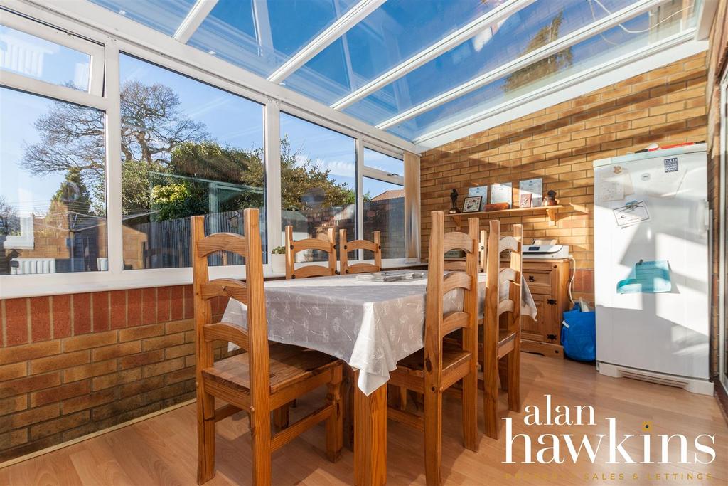 Victoria Drive, Lyneham SN15 4 3 bed semidetached house for sale £
