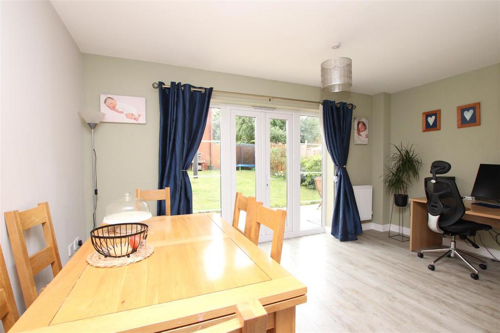 Dining Area.JPG