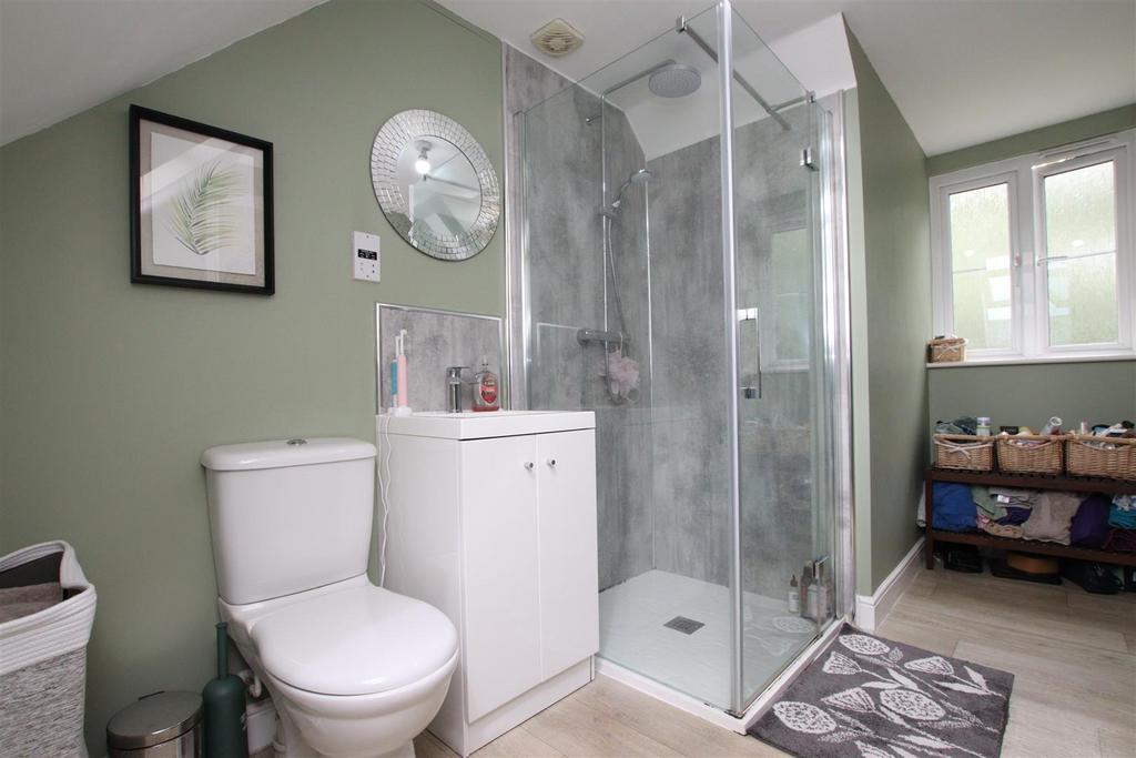Ensuite.JPG