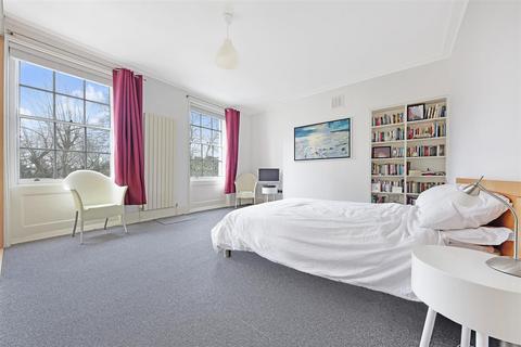 4 bedroom flat to rent, Myddelton Square, London EC1R