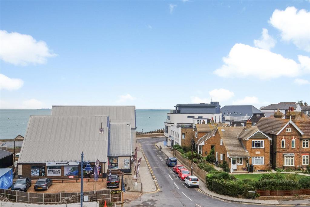 Tower Parade, Whitstable 2 bed apartment for sale £325,000