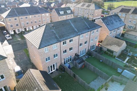 4 bedroom terraced house for sale, Middleham Drive, Garforth, Leeds