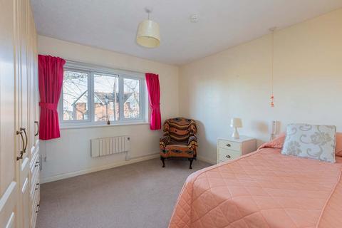1 bedroom retirement property for sale, East Road, Maidenhead SL6