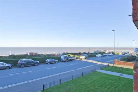 2 bedroom apartment for sale, Albany Court, Cromer
