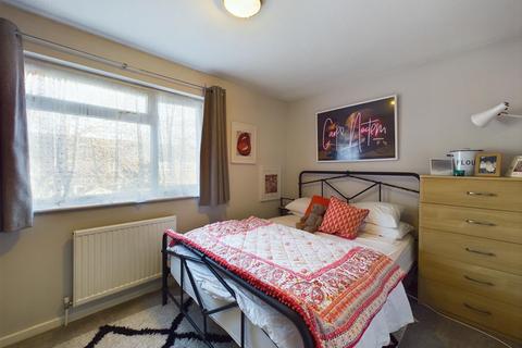 21 Hindhead Close, Uxbridge, UB8 3UE
