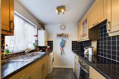 21 Hindhead Close, Uxbridge, UB8 3UE