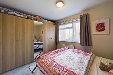 21 Hindhead Close, Uxbridge, UB8 3UE