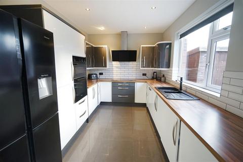 4 bedroom semi-detached house for sale, Shaw Road, Horwich, Bolton