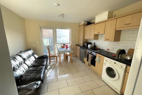 4 bedroom townhouse for sale, Aspull Walk, Manchester, M13