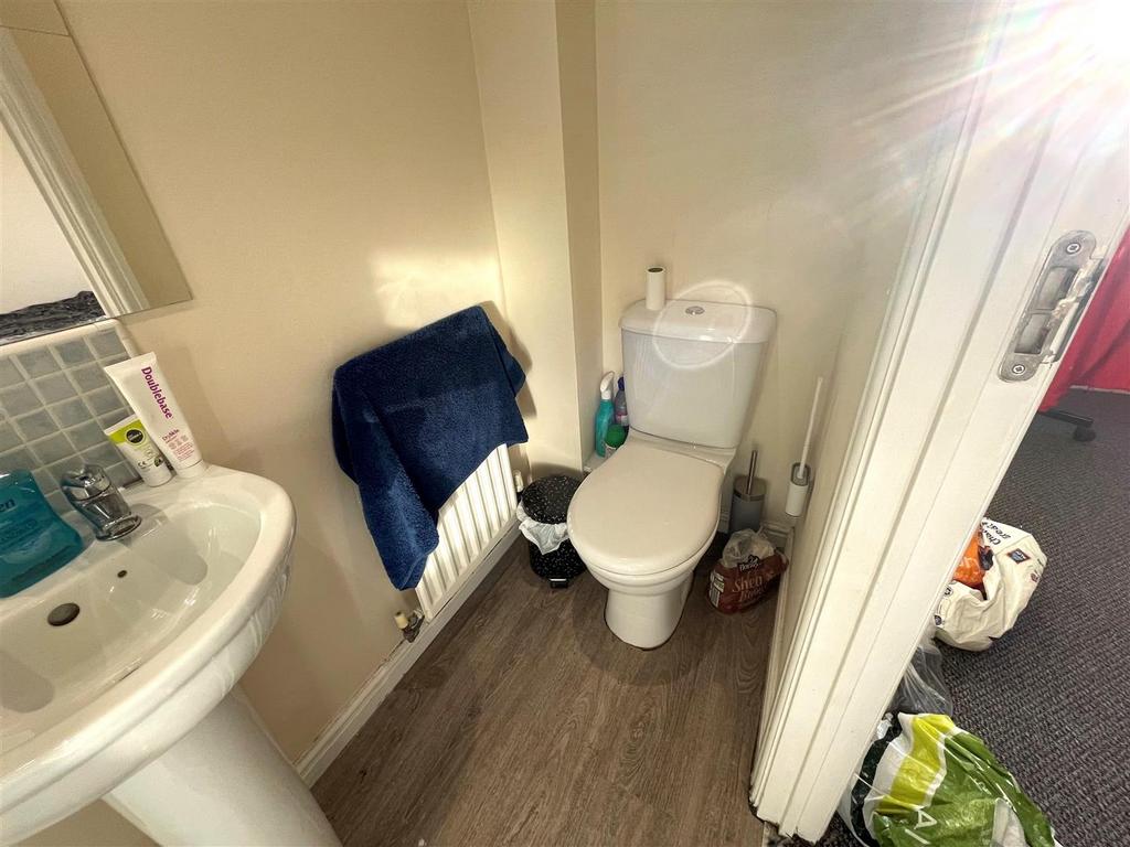 Second Floor Bedroom En-Suite