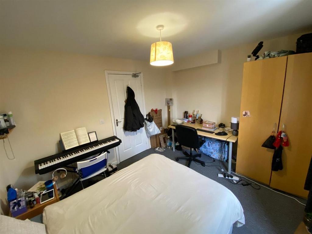 First Floor Bedroom/Lounge