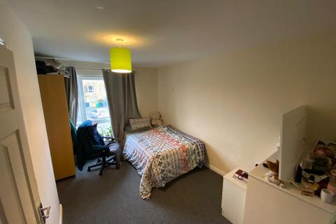 28 Aspull Walk, Manchester, M13 9ER