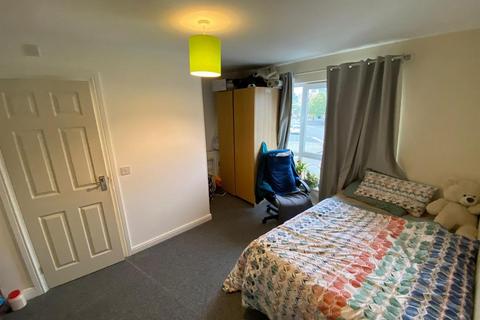 28 Aspull Walk, Manchester, M13 9ER