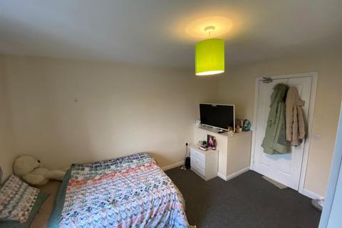 28 Aspull Walk, Manchester, M13 9ER