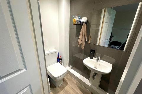 28 Aspull Walk, Manchester, M13 9ER