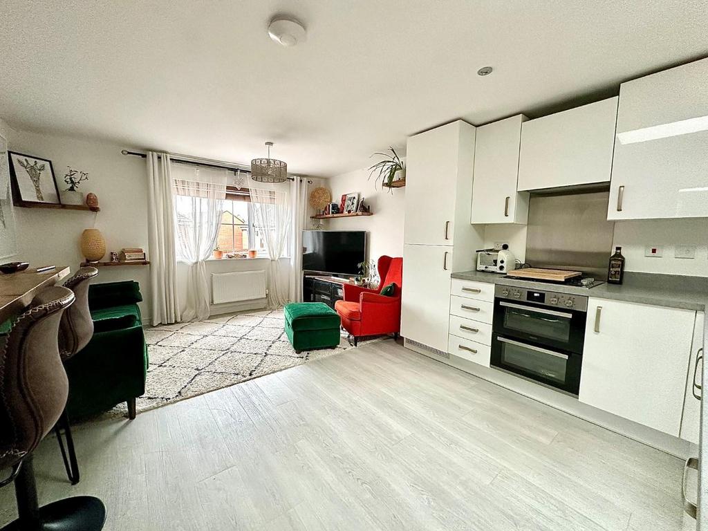 Mayfly Road, Pineham Village, Northampton NN4 2 bed coach house for