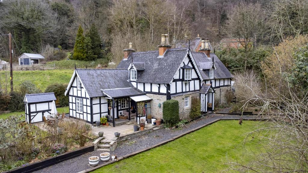 Leighton, Welshpool 5 bed detached house for sale £720,000
