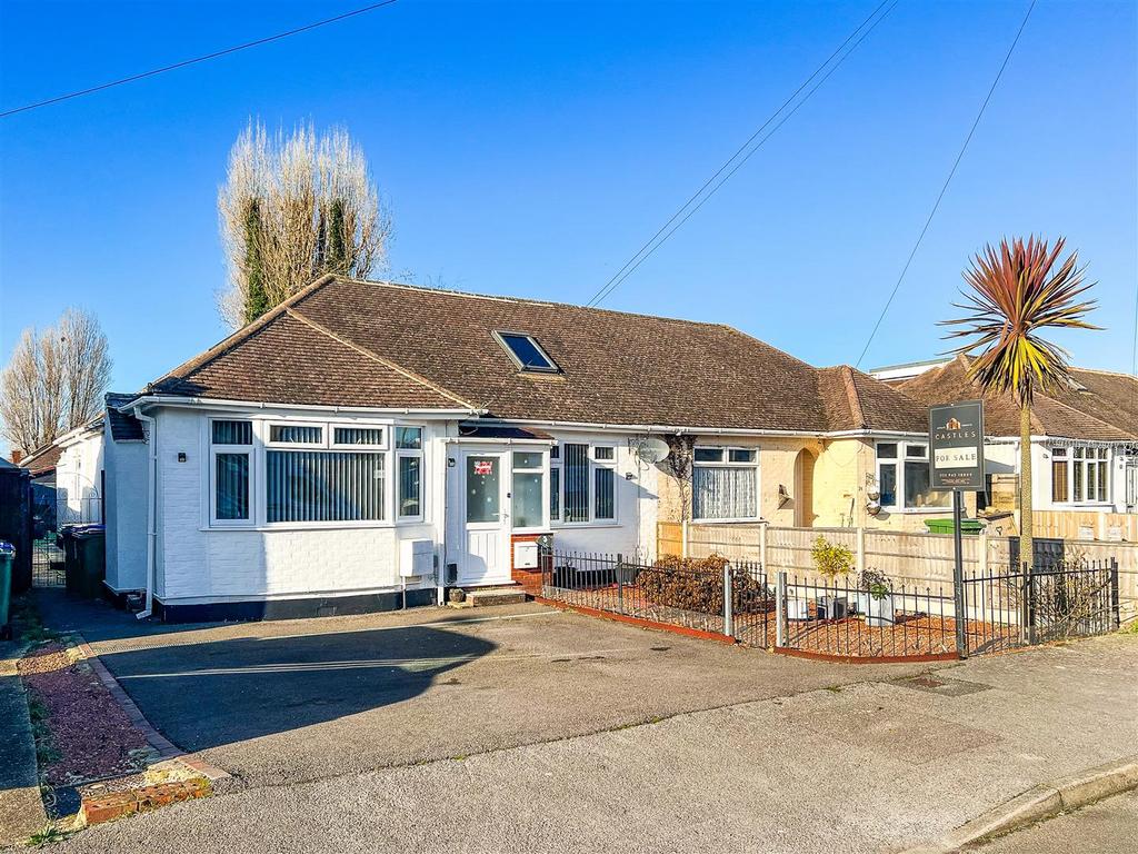 Eastfield Avenue, Fareham 3 bed semidetached bungalow for sale £320,000