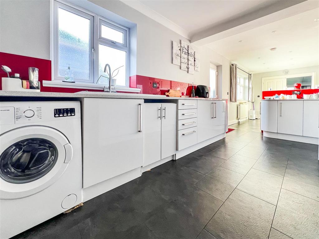 Eastfield Avenue, Fareham 3 bed semidetached bungalow for sale £320,000