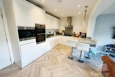 3 bedroom semi-detached house for sale, Linden Gardens, Enfield, Forty Hall, London - CHAIN FREE
